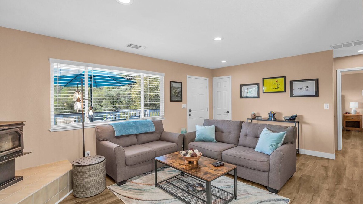Placerville House | BEAUTIFUL RECENTLY RENOVATED PEACEFUL 3 BED HOME
