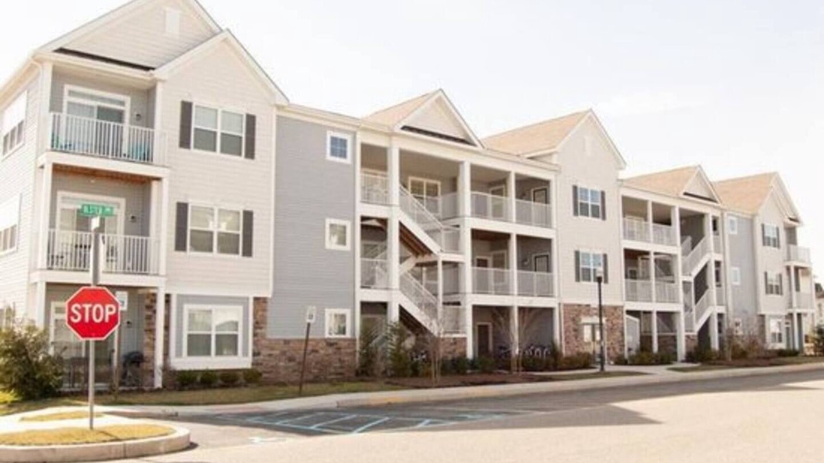 Rehoboth Beach Condo | Beautiful Rehoboth Beach Condo! 3 bed 2 bath! 2 Pools! Tennis! Gym!