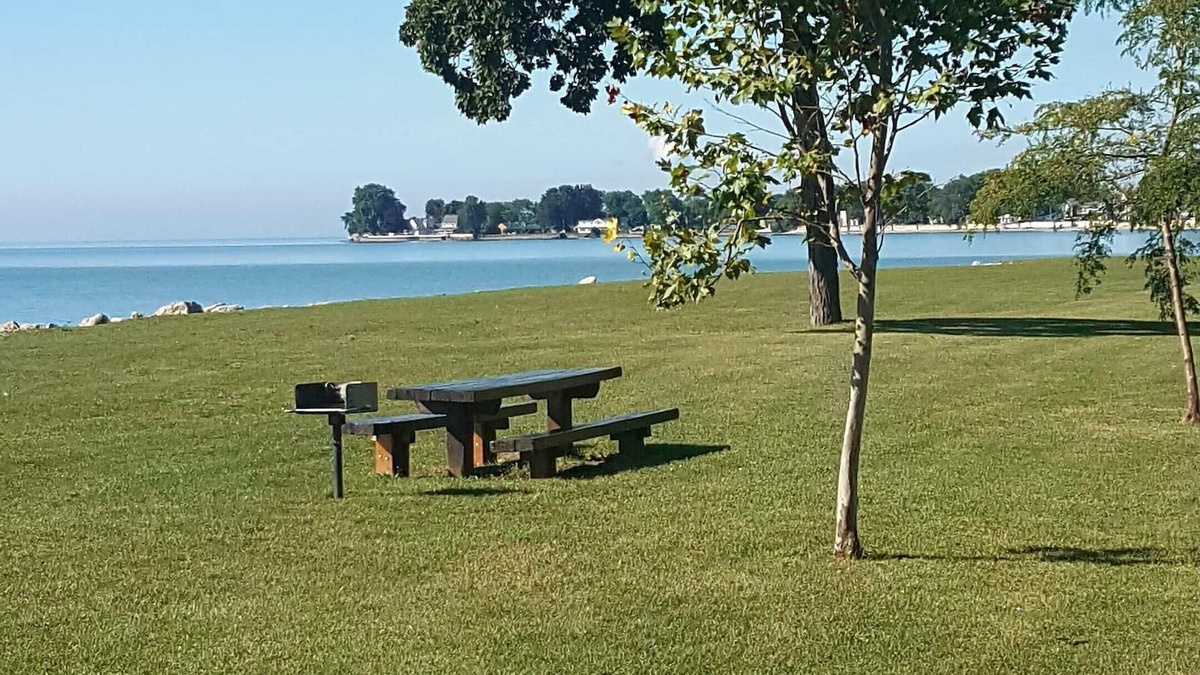 Stony Point House | Beautiful, Relaxing Lake Erie access Community/Fishing, Boating, Bonfires