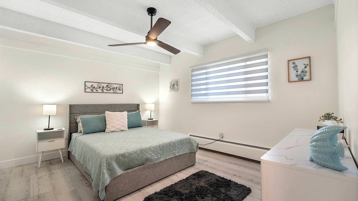 Englewood Condo | Beautiful remodeled 1-bedroom condo in Littleton/Englewood with Pool