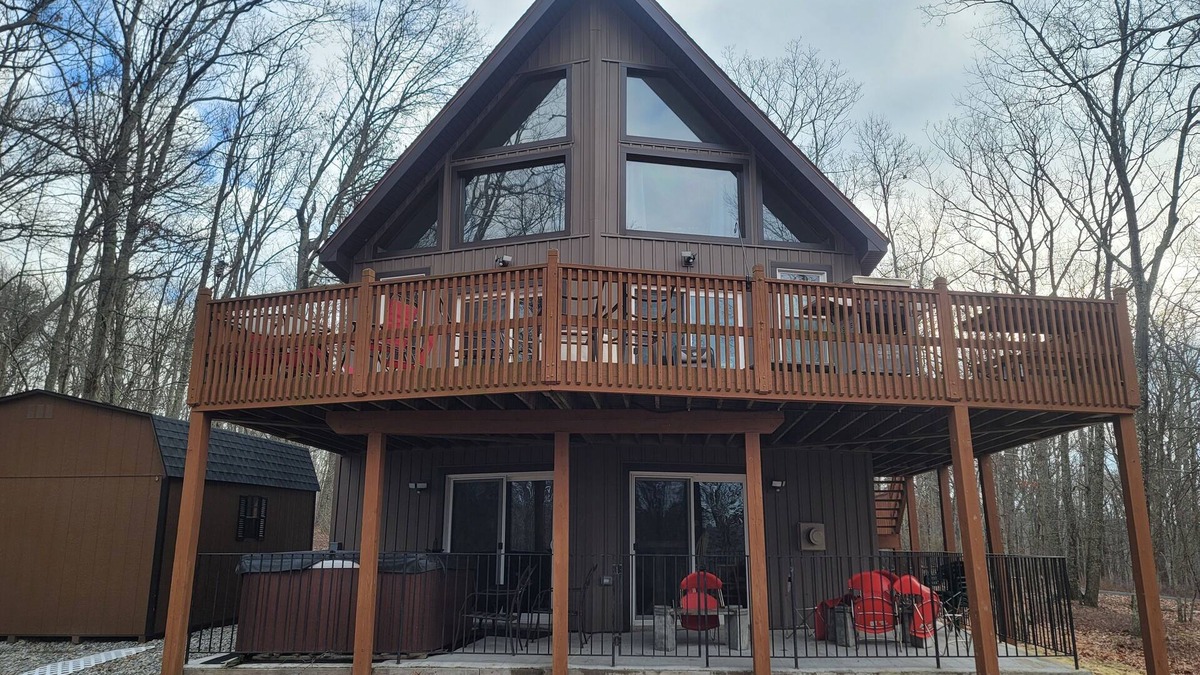 Bushkill Ski Chalet | Beautiful remodeled property Mt. Top view scenic stream in back on a cul de sac.