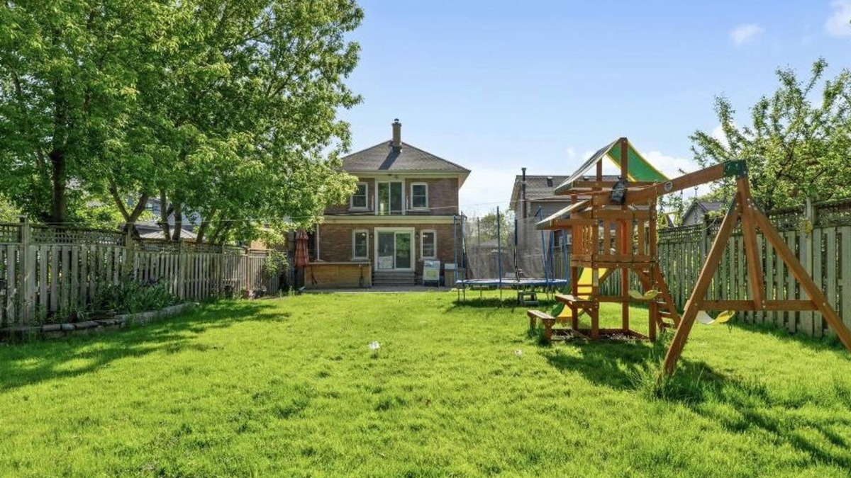 Niagara Falls House | Beautiful Renovated Oasis House