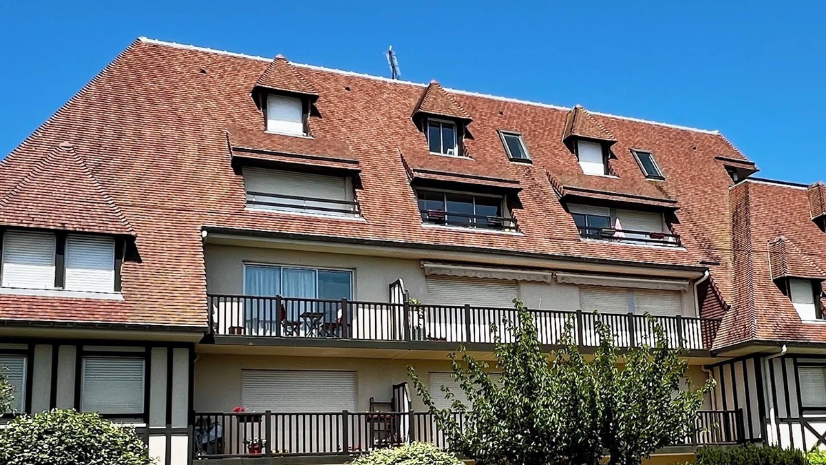 Cabourg Apartment | Beautiful renovated apartment - Walking distance to town and sea - Private parking