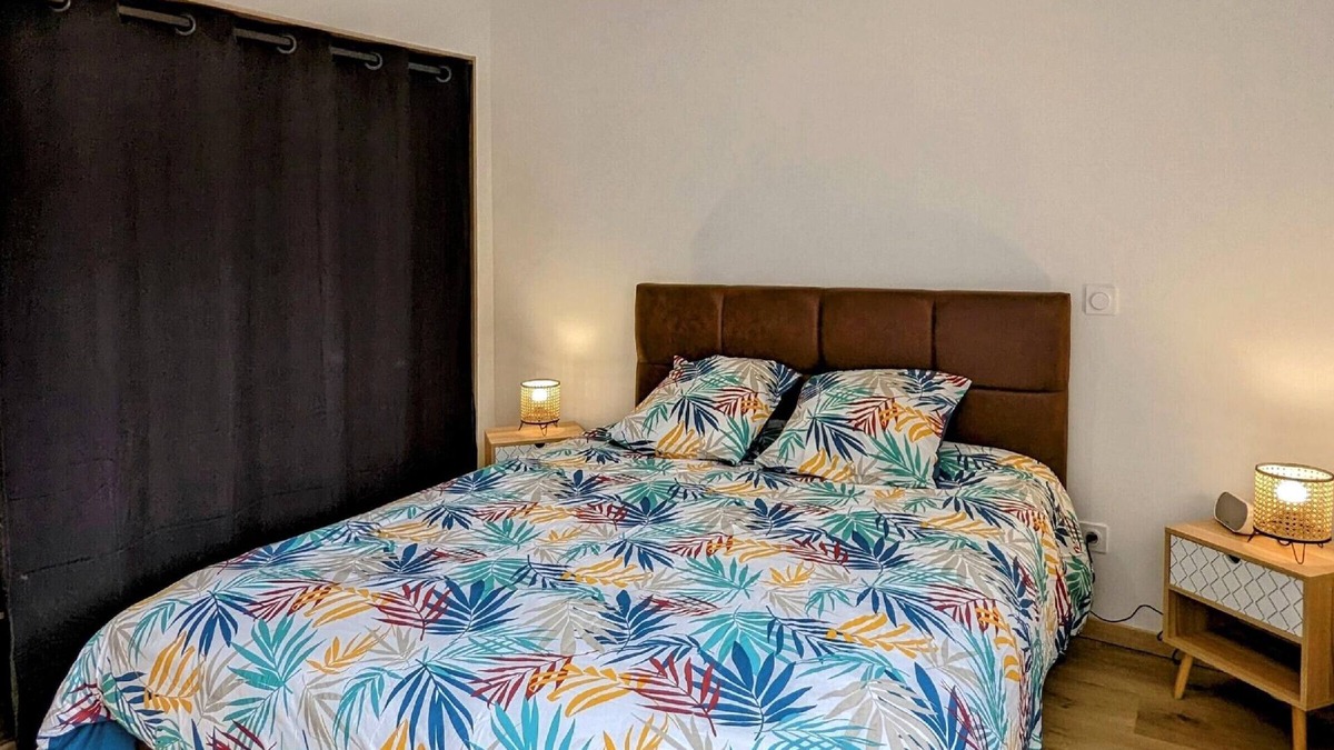 Vesoul Cottage | Beautiful renovated apartment in Vesoul with parking and Wifi