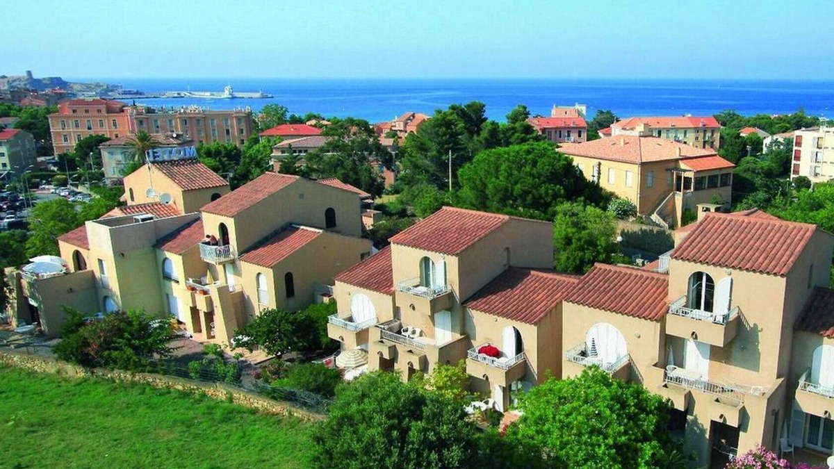 L'Ile-Rousse Resort | Beautiful resort by the sea, veranda or balcony, M3