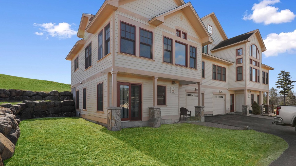Thornton House | Beautiful resort condo with amazing snowy mtn views