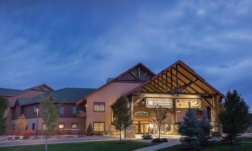 Lake Delton House | Beautiful Resort in Glacier Canyon 1BD Deluxe near Circus World