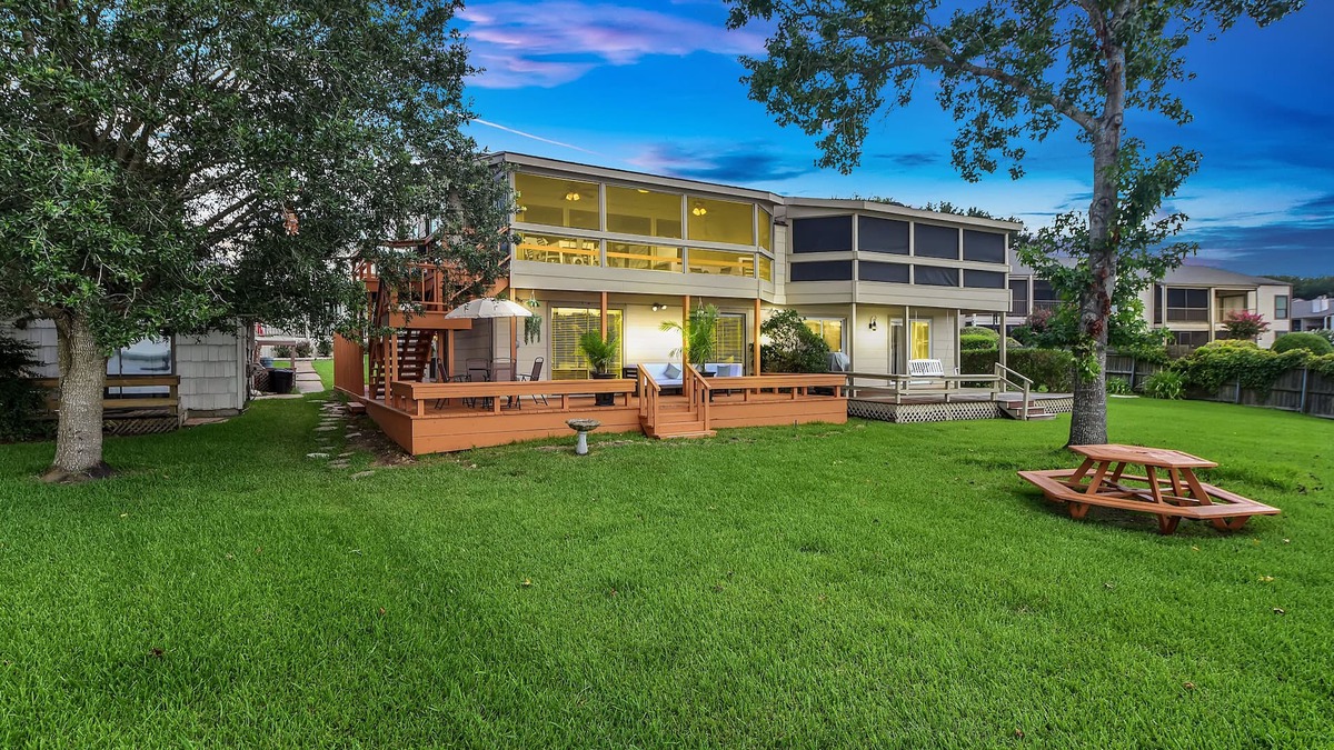 April Sound House | BEAUTIFUL RESORT LAKEHOUSE!