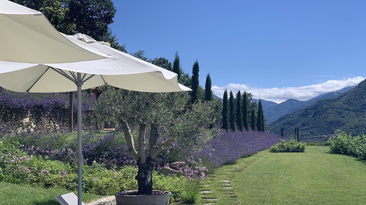 Licciana Nardi Villa | BEAUTIFUL! Restored Farmhouse with infinity pool