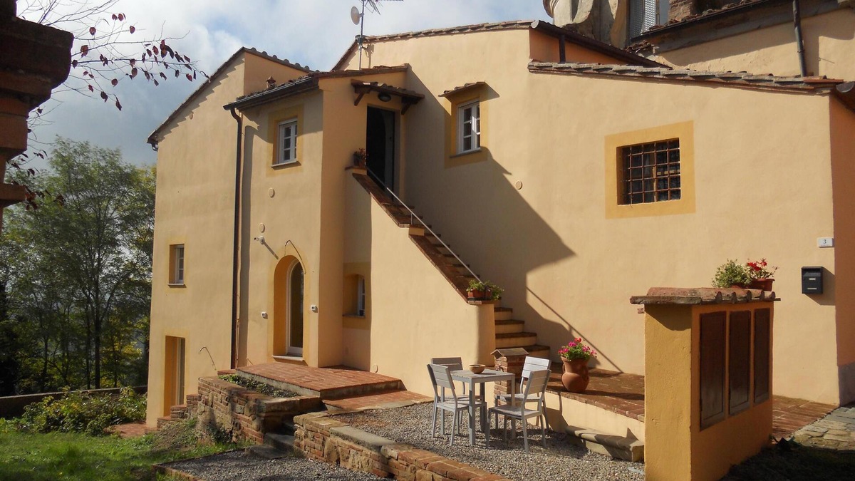 Peccioli Apartment | Beautiful Restored Two Bedroom Holiday Apartment with Infinity pool