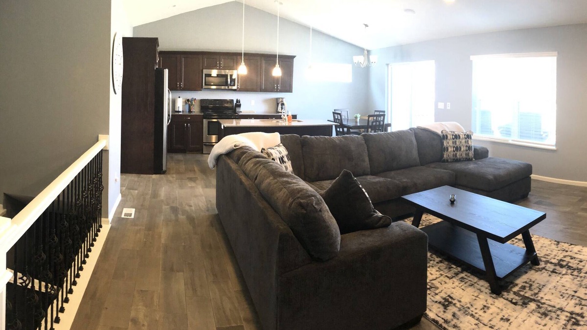Washburn House | Beautiful retreat for multi-family fun - 1 mile from Lost Island Amusement Park!