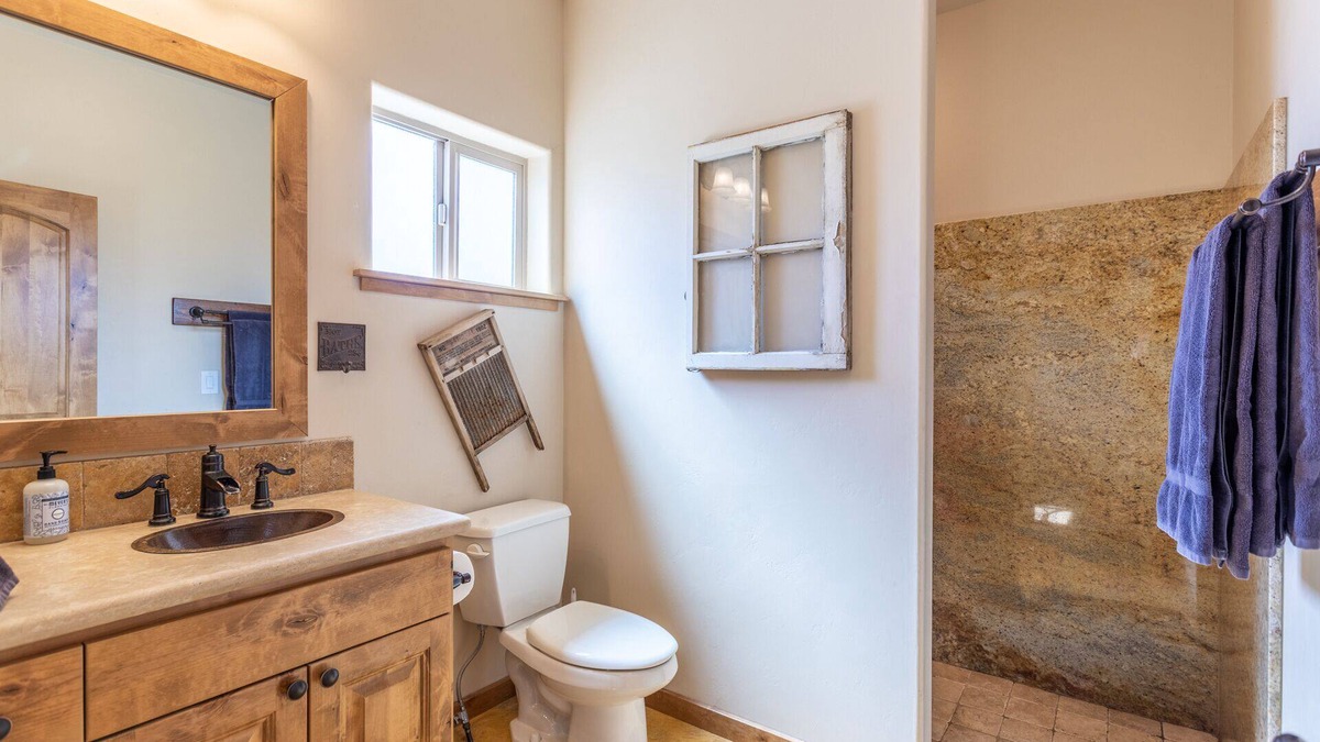 Old Station Cabin | Beautiful retreat on Hat Creek, Fire pits, Fishing and 15 min. from Lassen Park