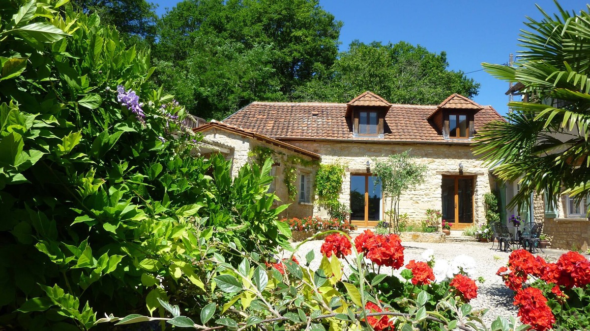 Hautefort Cottage | Beautiful retreat With Panoramic Countryside Views close to Hautefort Chateau.