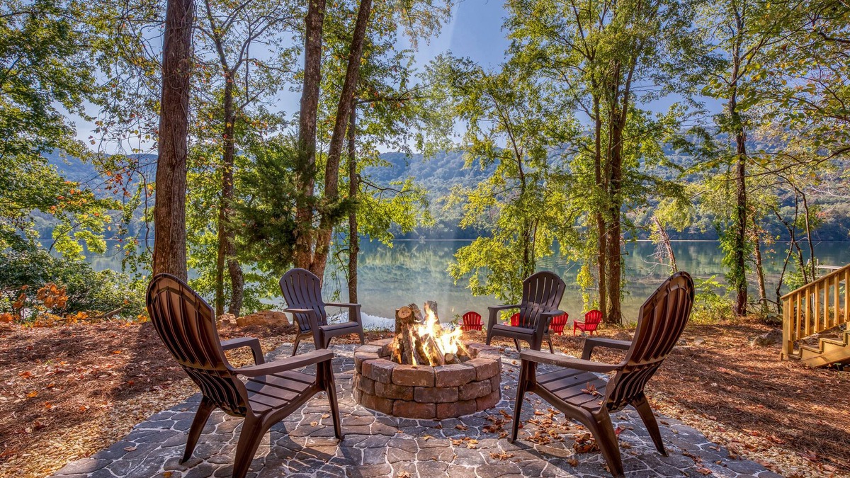 Whiteside Cabin | Beautiful river cabin in the heart of the Tennessee River Gorge.