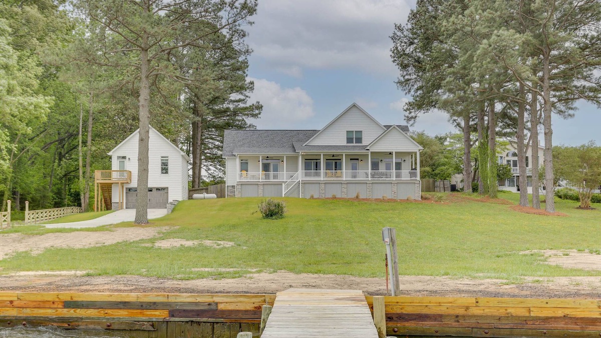 Cobbs Creek House | Beautiful river house with dock and boat house