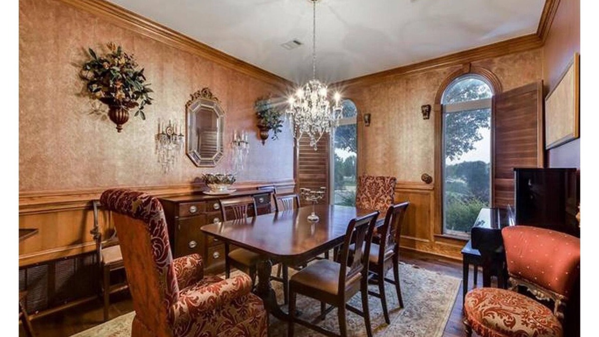 Hutto House | Beautiful river property on 24 acres with spectacular views!