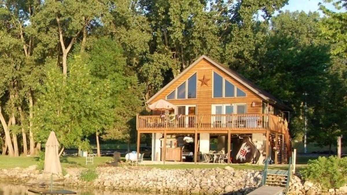 Harpers Ferry House | Beautiful Riverfront Home on the Mississippi!