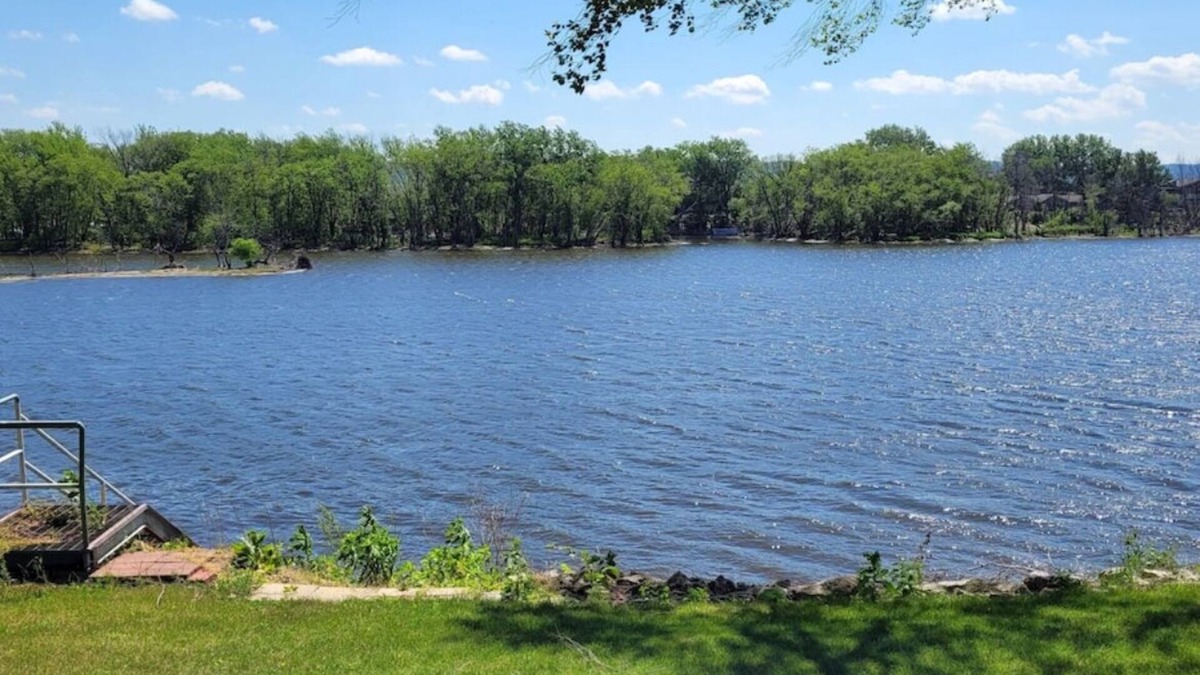 La Crosse House | Beautiful Riverfront Home near Celebrations. Excellent eagle viewing!