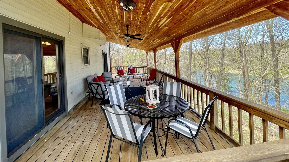 Mammoth Spring House | Beautiful Riverside home nestled on the banks of Spring River!