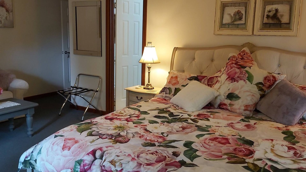 Balingup Bed & Breakfast | Beautiful room, a comfy king bed, includes a delicious continental breakfast.