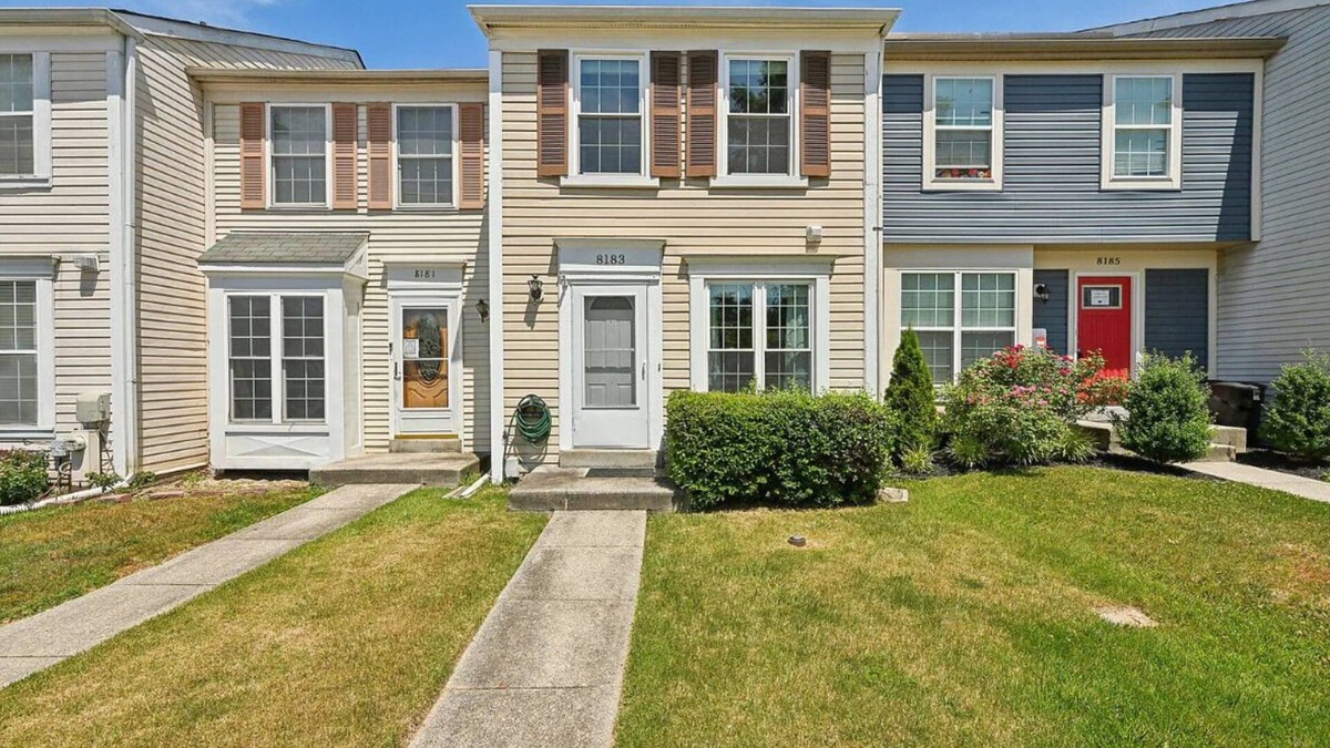 South Gate House | Beautiful room in townhouse with wifi and central air conditioning