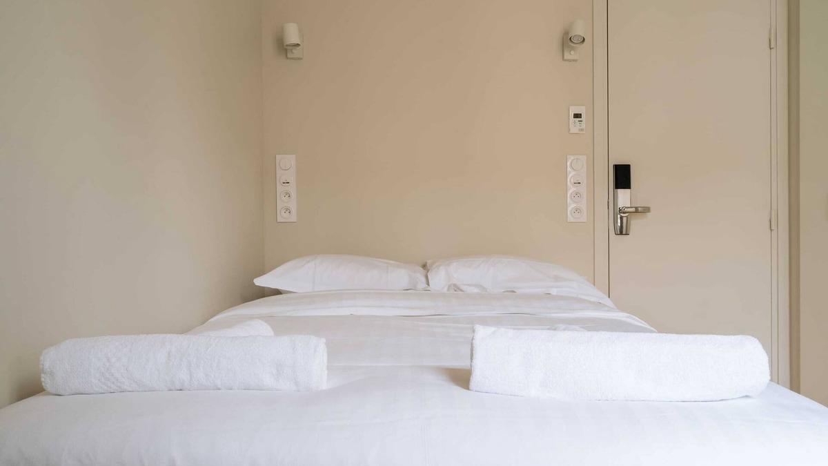 Porte-Saint-Martin Apartment | Beautiful room with ensuite bathroom in Paris!