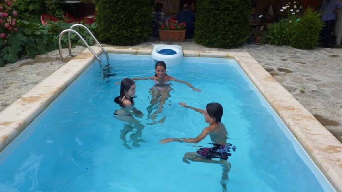 Ibero Cottage | Beautiful Rural House next to the river. With pool and 10 minutes from Pamplona.