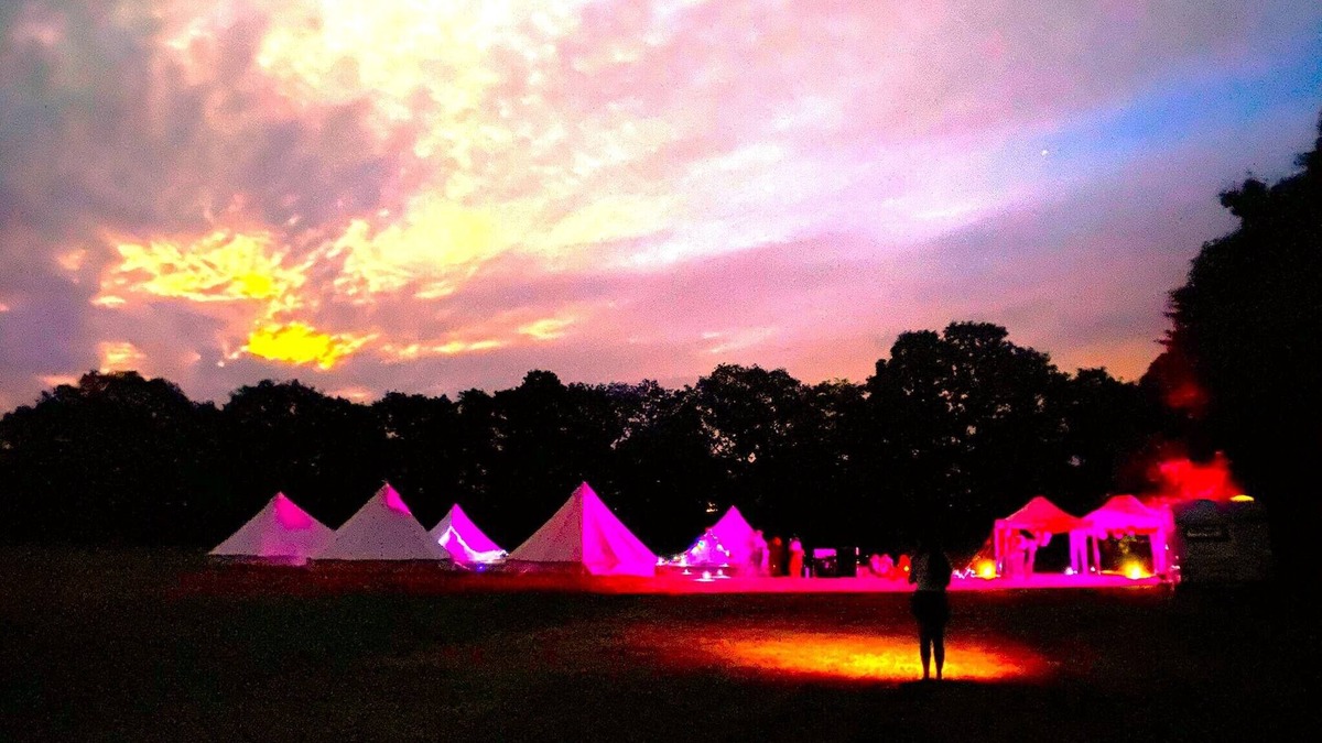 Abbess Roding Cabin | Beautiful Rural location. Glamping. London from 1 hour. Book 1- 6 tents.