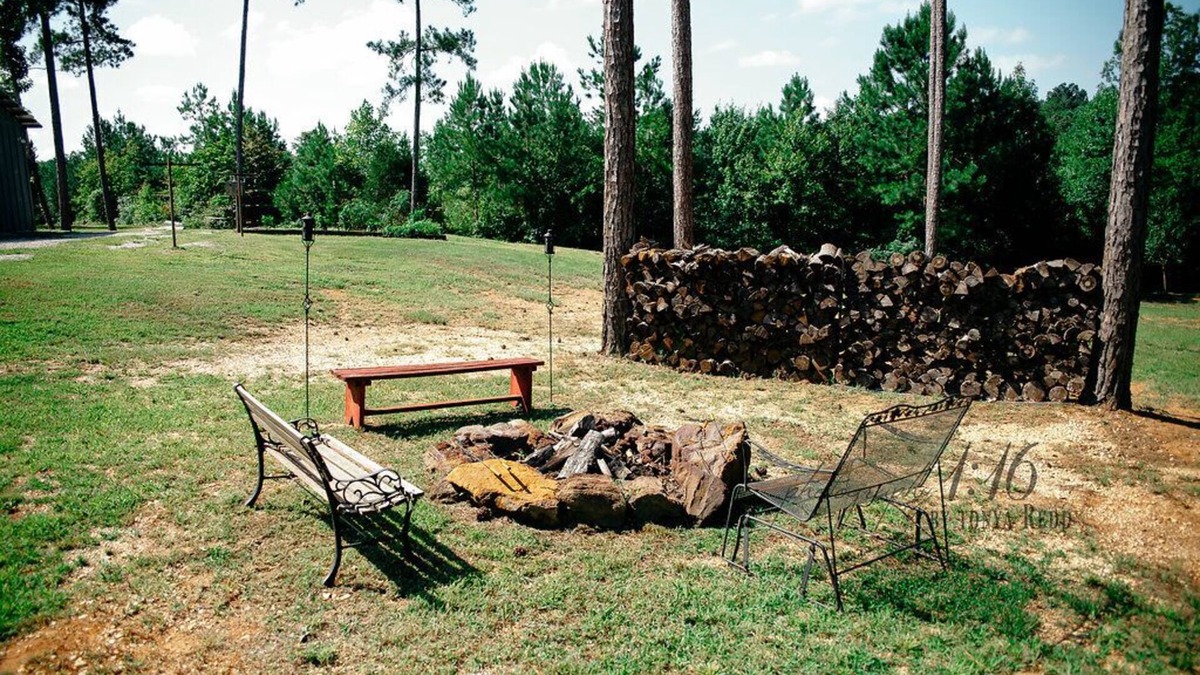 Coker House | Beautiful Rural Setting ~ 1 bed/1bath ~ Sleeps 6 ~ Convenient to Tuscaloosa