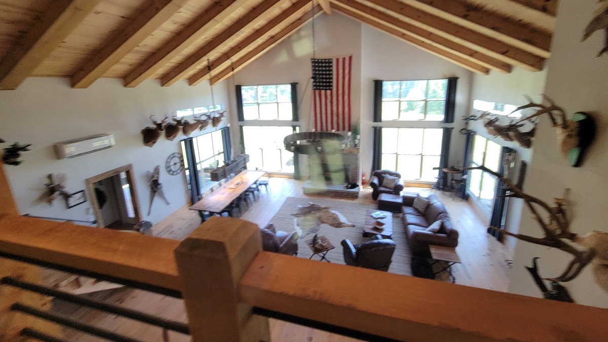 Harriston Cabin | Beautiful Rustic Industrial lodge. Approx 30 minutes from historic Natchez, ms!