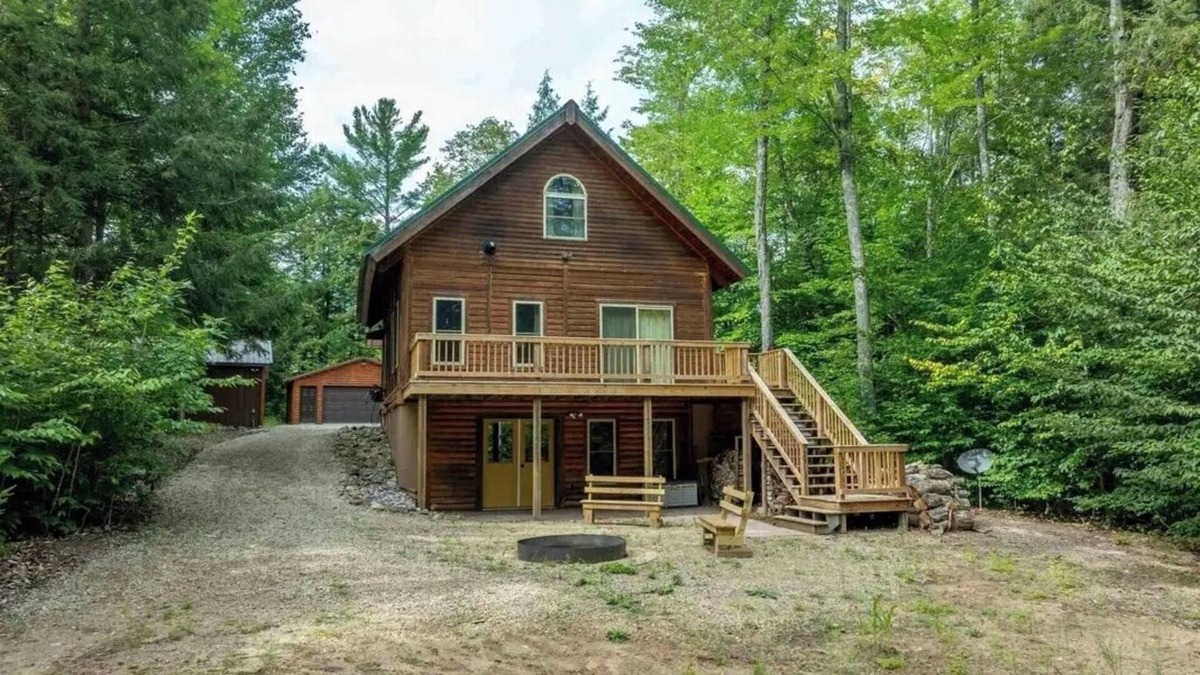 Wetmore Cabin | Beautiful Rustic 3-Bedroom Cabin Near Munising-Next To UTV/ATV/Snowmobile Trails