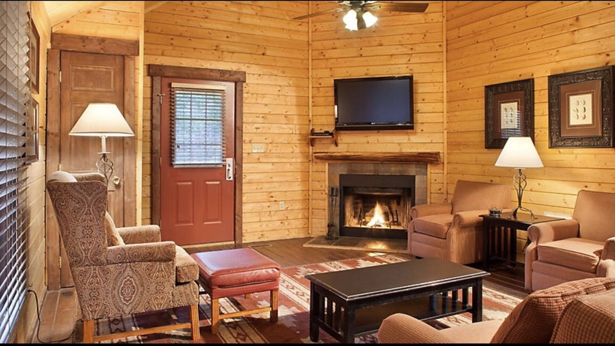 Gordonsville Resort | Beautiful Rustic 3 Bedroom Cabin with Large Deck and Grill