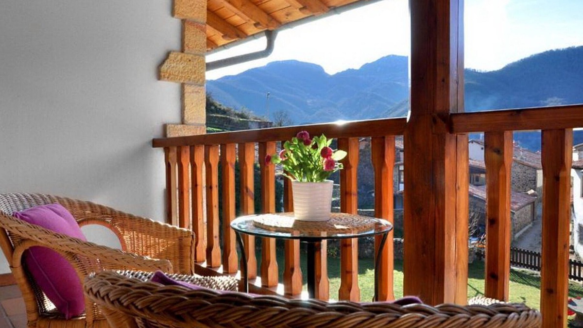 Lerones Apartment | Beautiful Rustic duplex apartment for 6 people
