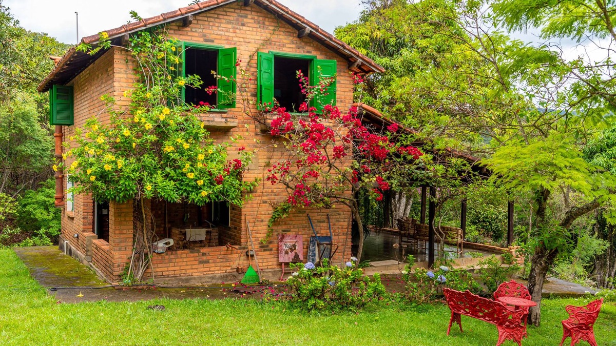 Rio Acima Cottage | Beautiful Rustic House with 8 Private Waterfalls