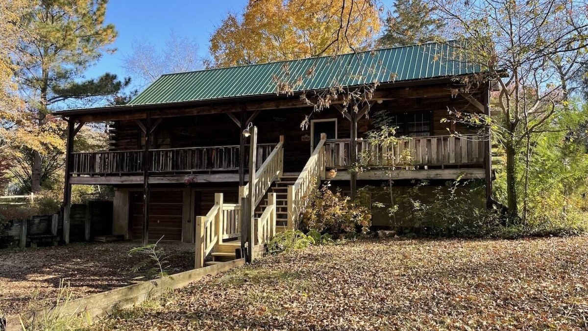 Springville Cabin | Beautiful Rustic Log Cabin Near Kentucky Lake
