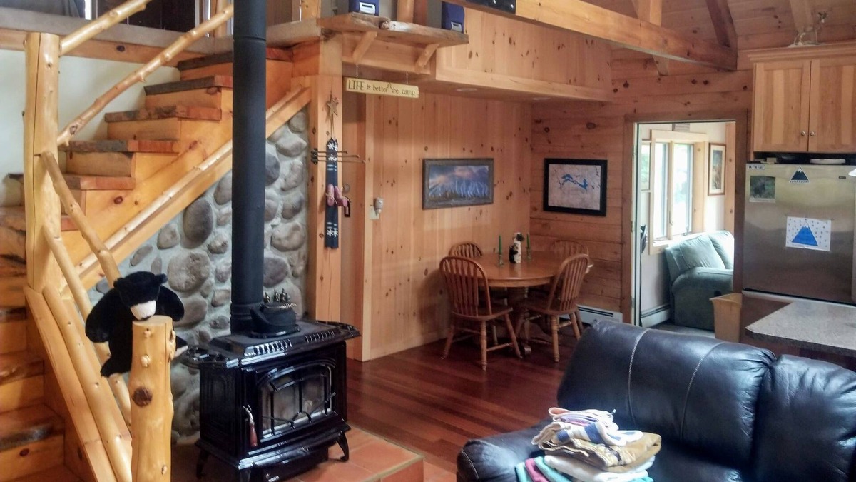 Stratton House | Beautiful Rustic Log Home, 10 minutes from Sugarloaf Mountain Ski Resort