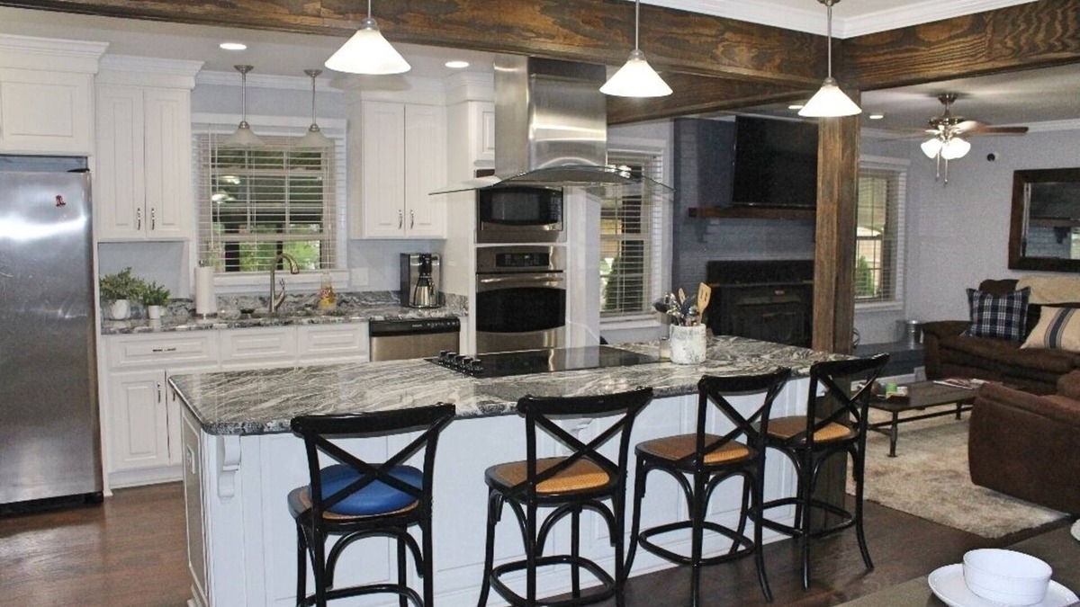 Murfreesboro House | Beautiful Rustic Murfreesboro Home just minutes from I24, MTSU and more