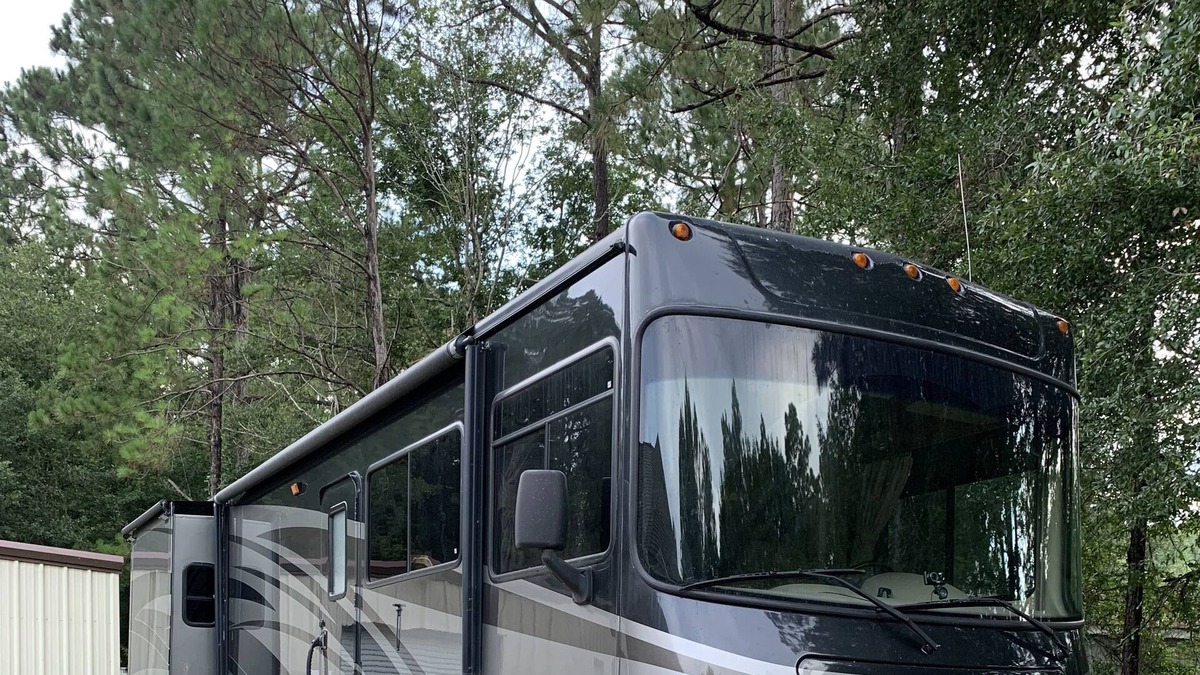 Milton House | Beautiful RV with salt water pool and hot tub