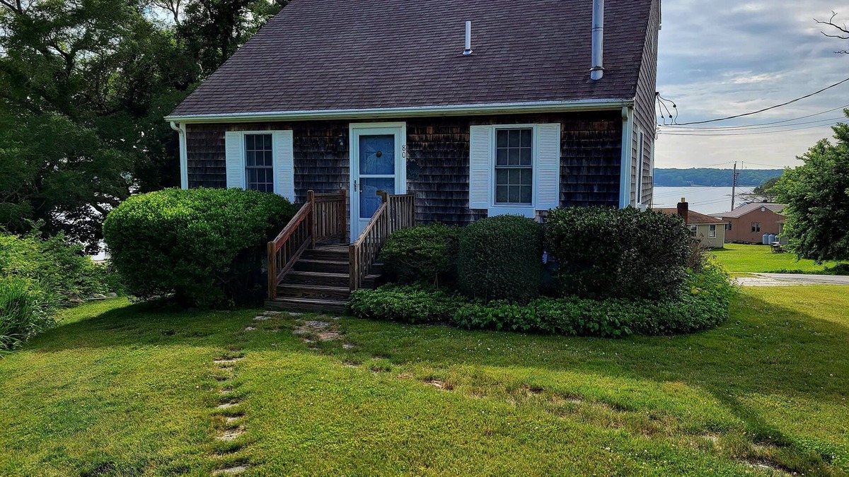 Westport House | Beautiful 'Saltbox Cape Cod' with Water Views on 3 Levels