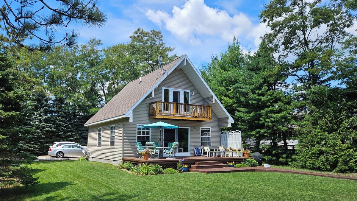 Oscoda Cottage | Beautiful Sandy Beach on Lake Huron