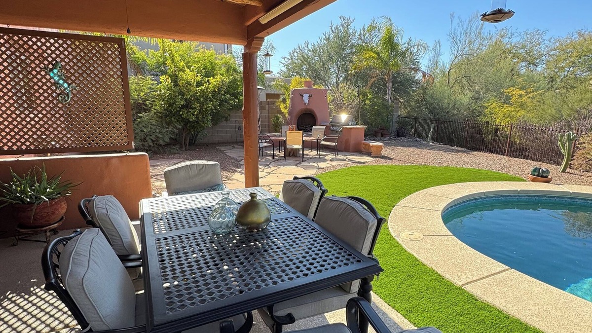 Casas Adobes House | Beautiful Santa Fe Home, Golfer's & Hiker's paradise, 20 minute drive from UofA.