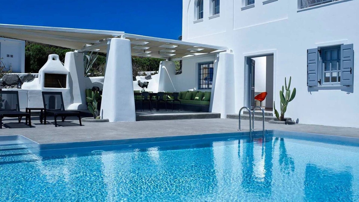 Pyrgos Villa | Beautiful Santorini Villa | 6 Bedrooms.