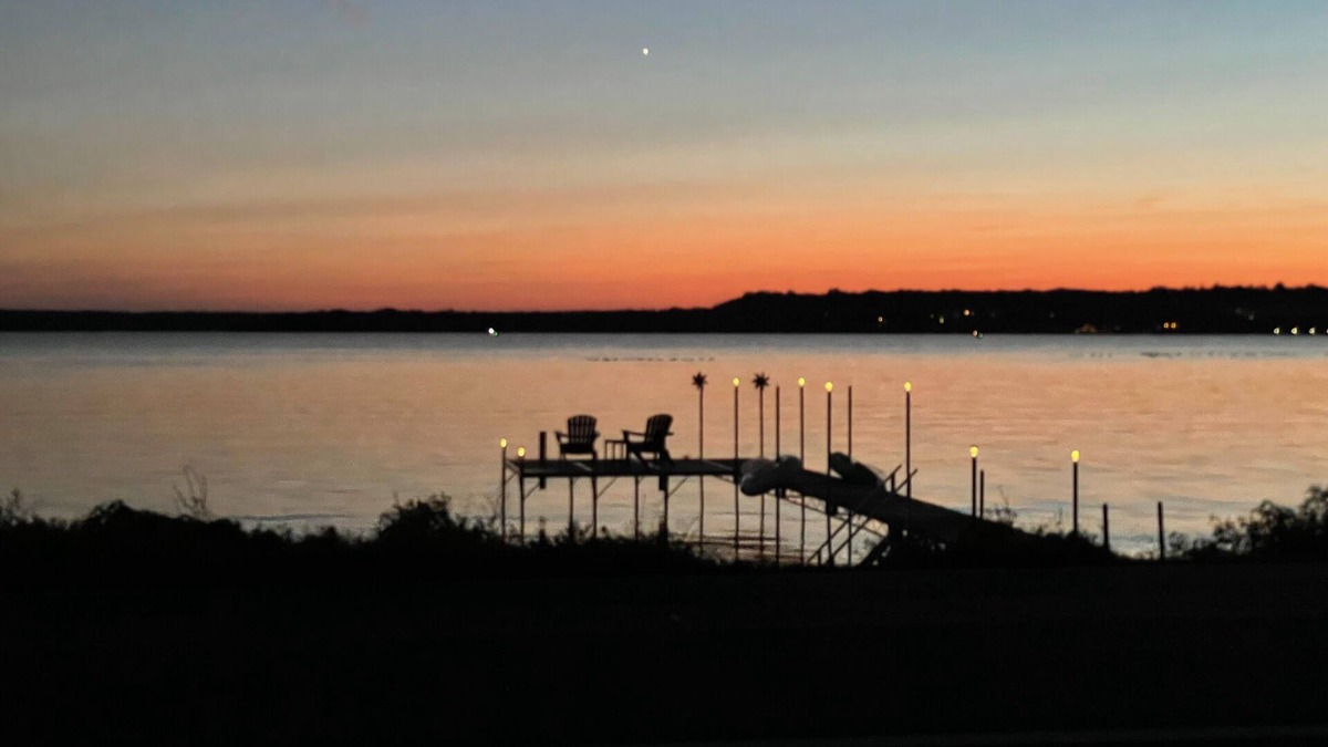 Saratoga Springs House | Beautiful Saratoga Lake home with gorgeous sunsets and close to downtown