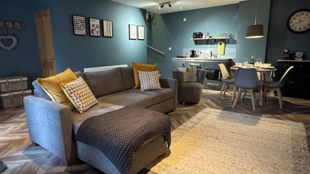 Dalry House | Beautiful Scottish mews with hot tub