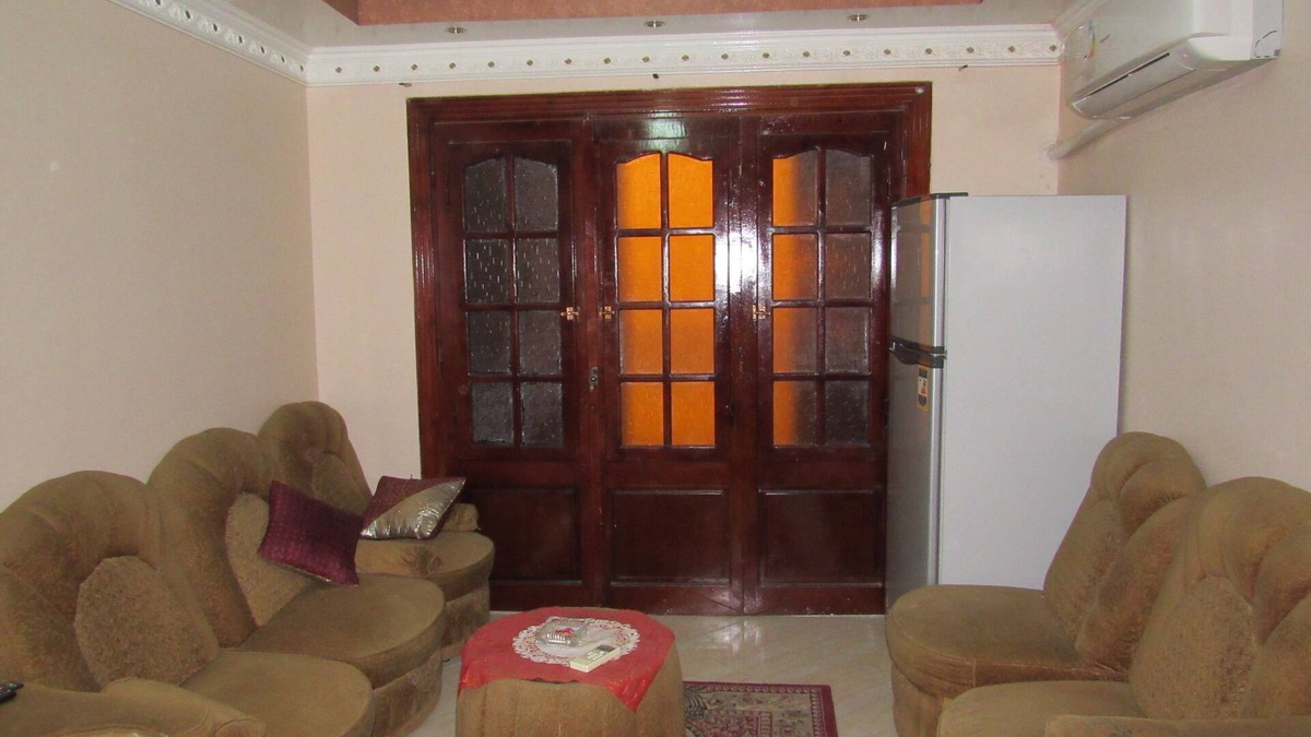 Al-Muntazah Apartment | Beautiful sea side view near Montaza Palace and Miami Beach + local shopping