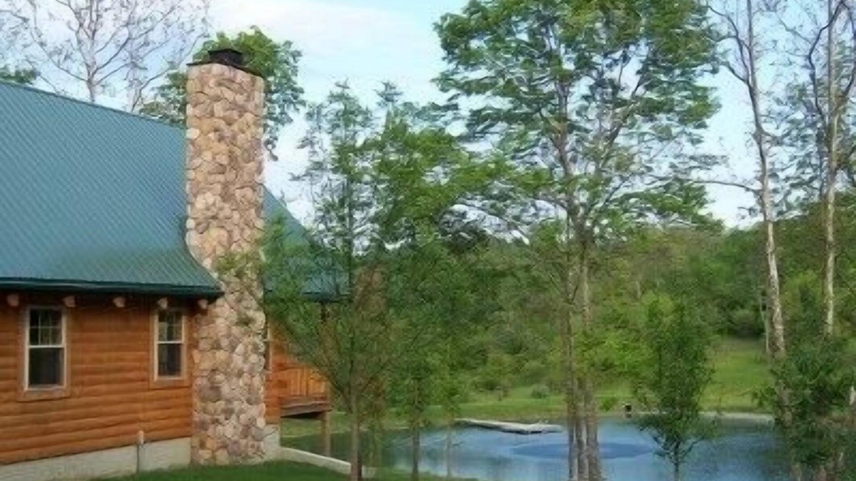 Blue Rock Cabin | Beautiful Secluded Deluxe Log Cabin Overlooking Stocked Pond