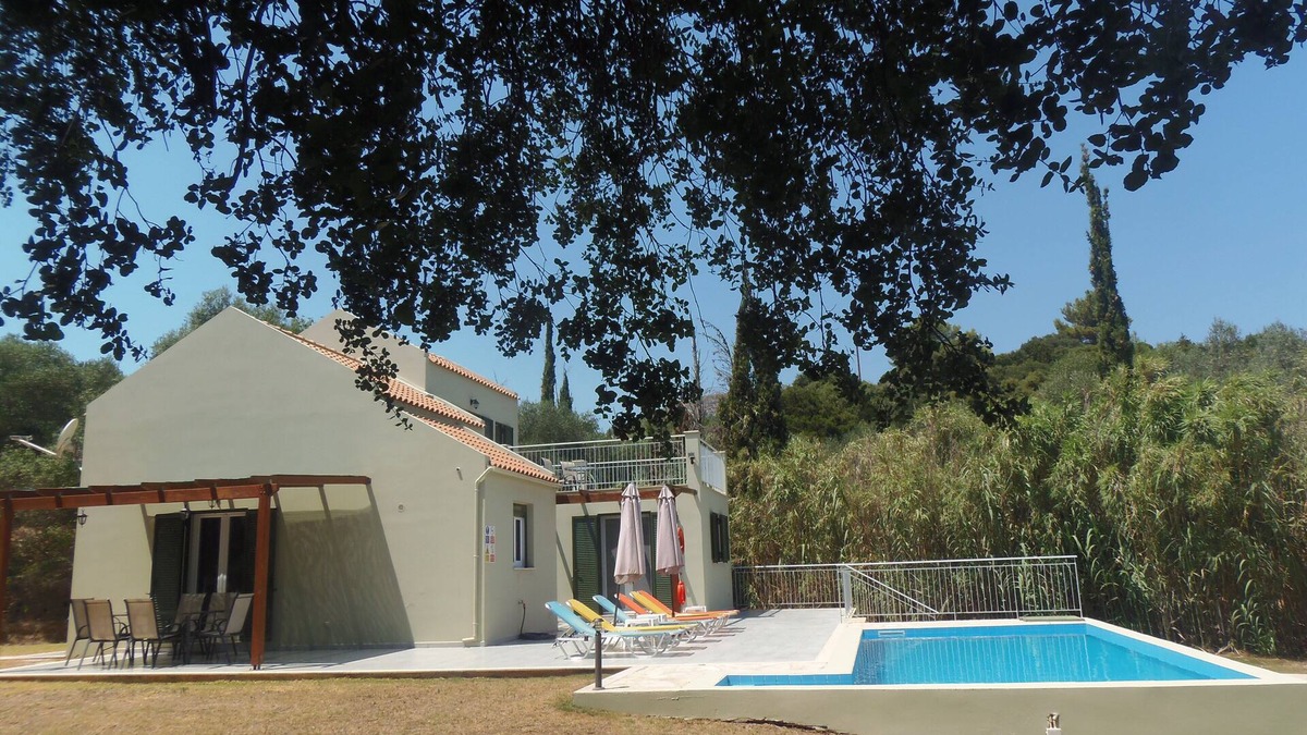 Skala Villa | Beautiful secluded Villa with private pool 5/7 min walking distance of amenities