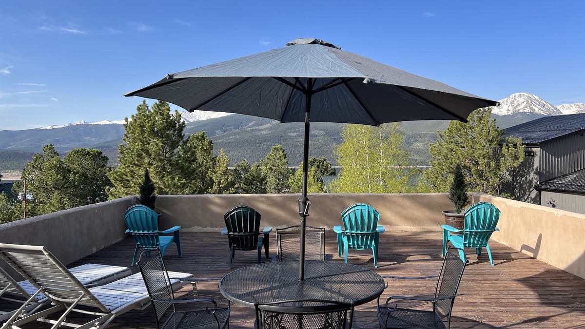 Twin Lakes House | Beautiful Serene Log-Adobe House Overlooking Twin Lakes