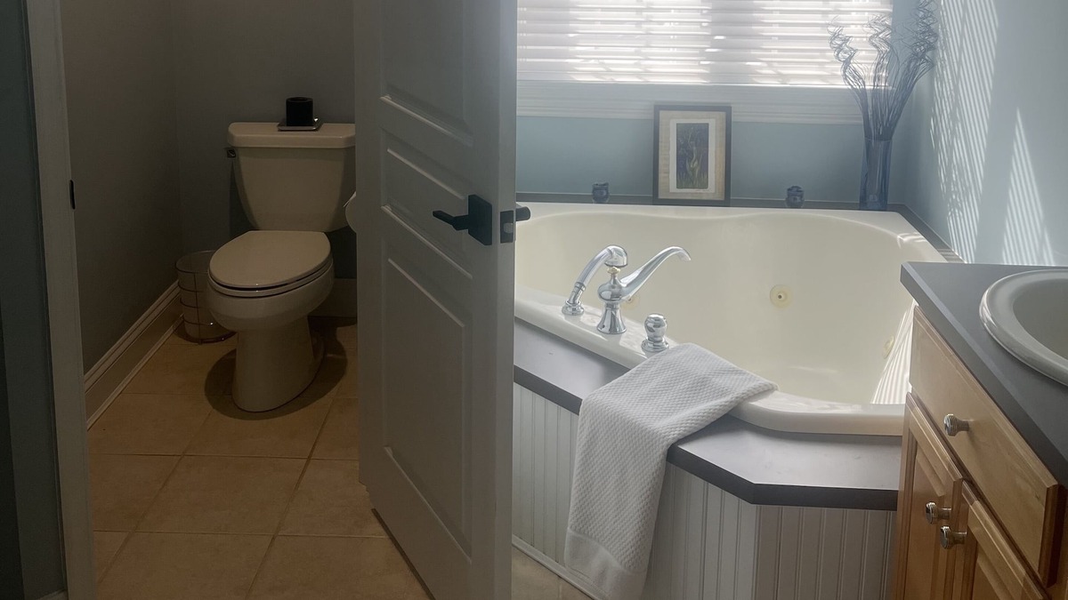 Edgewater House | Beautiful single-family home near the South River with private pool and hot tub