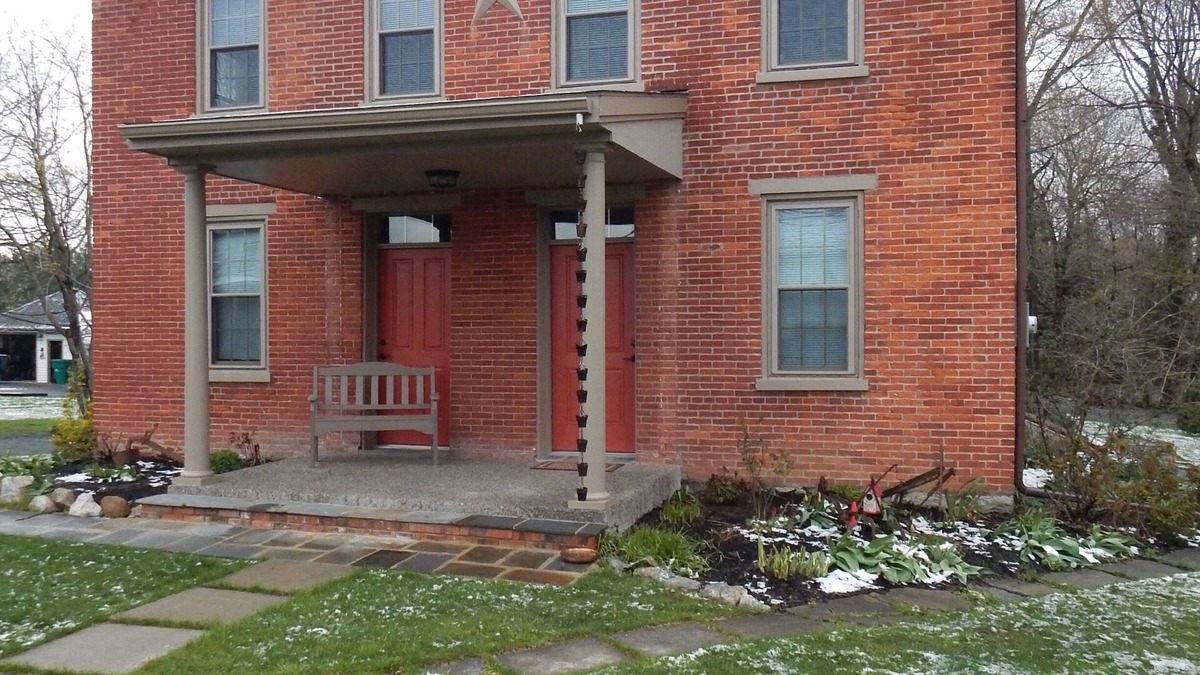 Refton House | Beautiful single-family house building from 1840